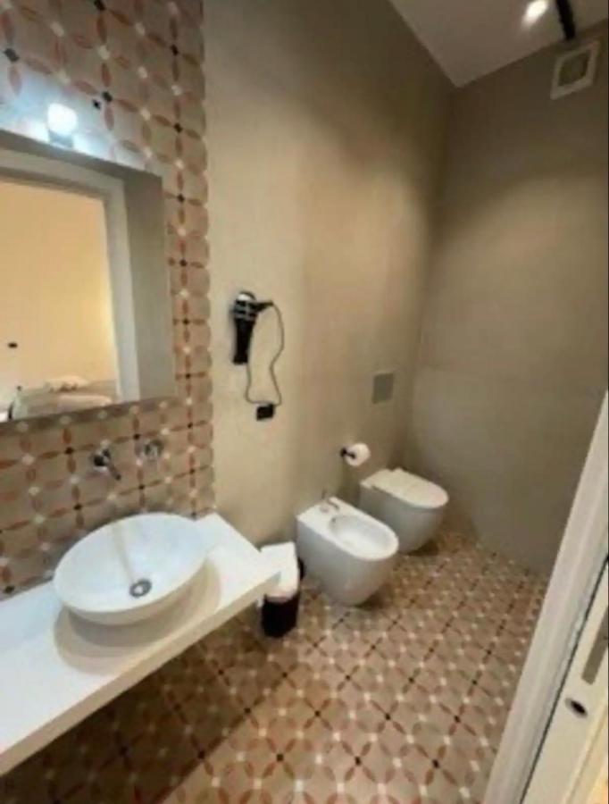 B&B Vittoria Napoli Bagian luar foto