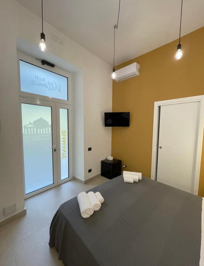 B&B Vittoria Napoli Bagian luar foto