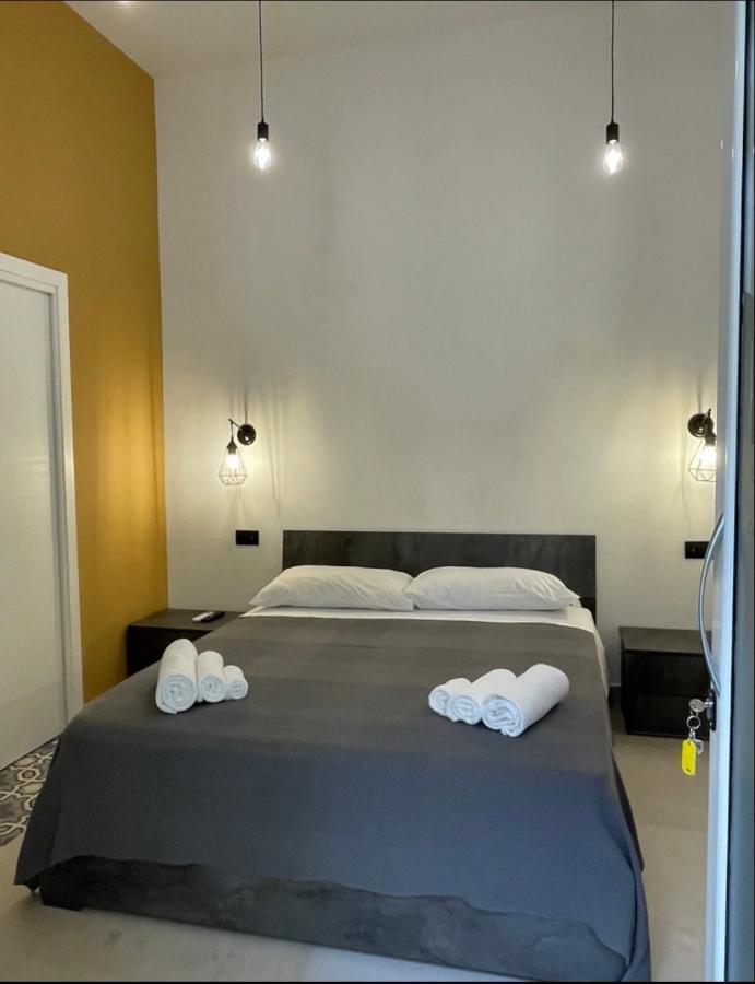 B&B Vittoria Napoli Bagian luar foto