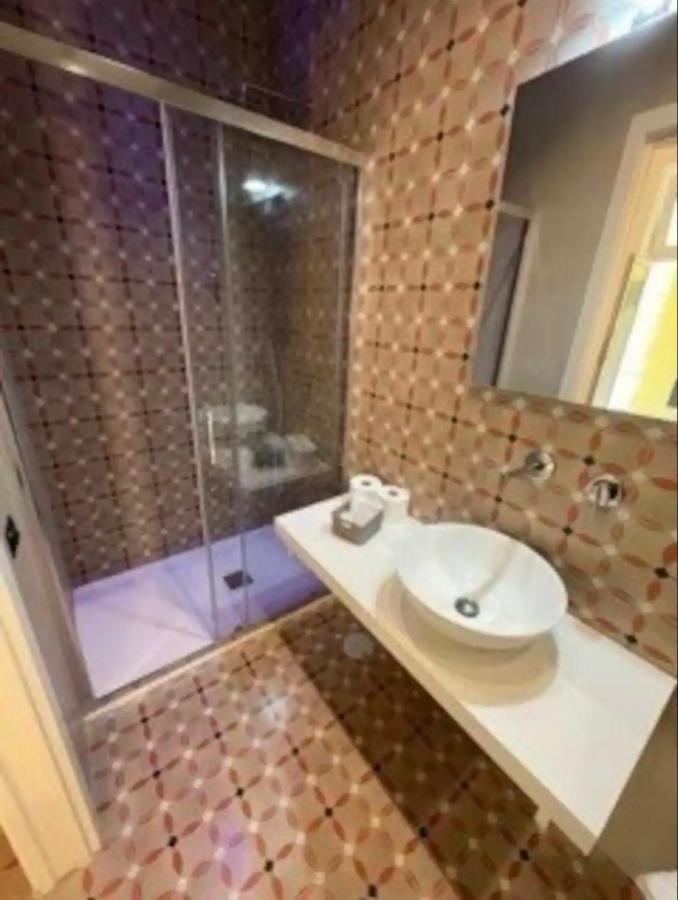 B&B Vittoria Napoli Bagian luar foto